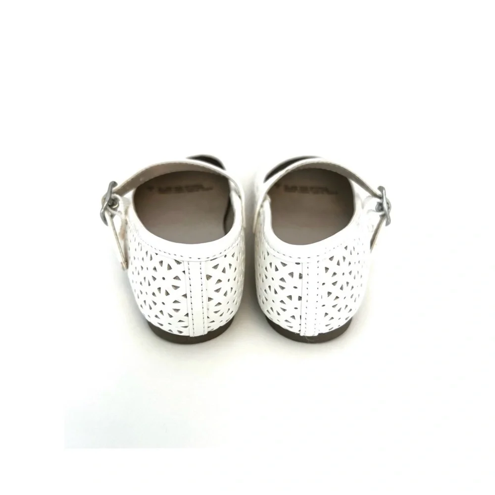 NEW - The Children's Place White Dress Shoes Laser Cut Toddler Sz 6